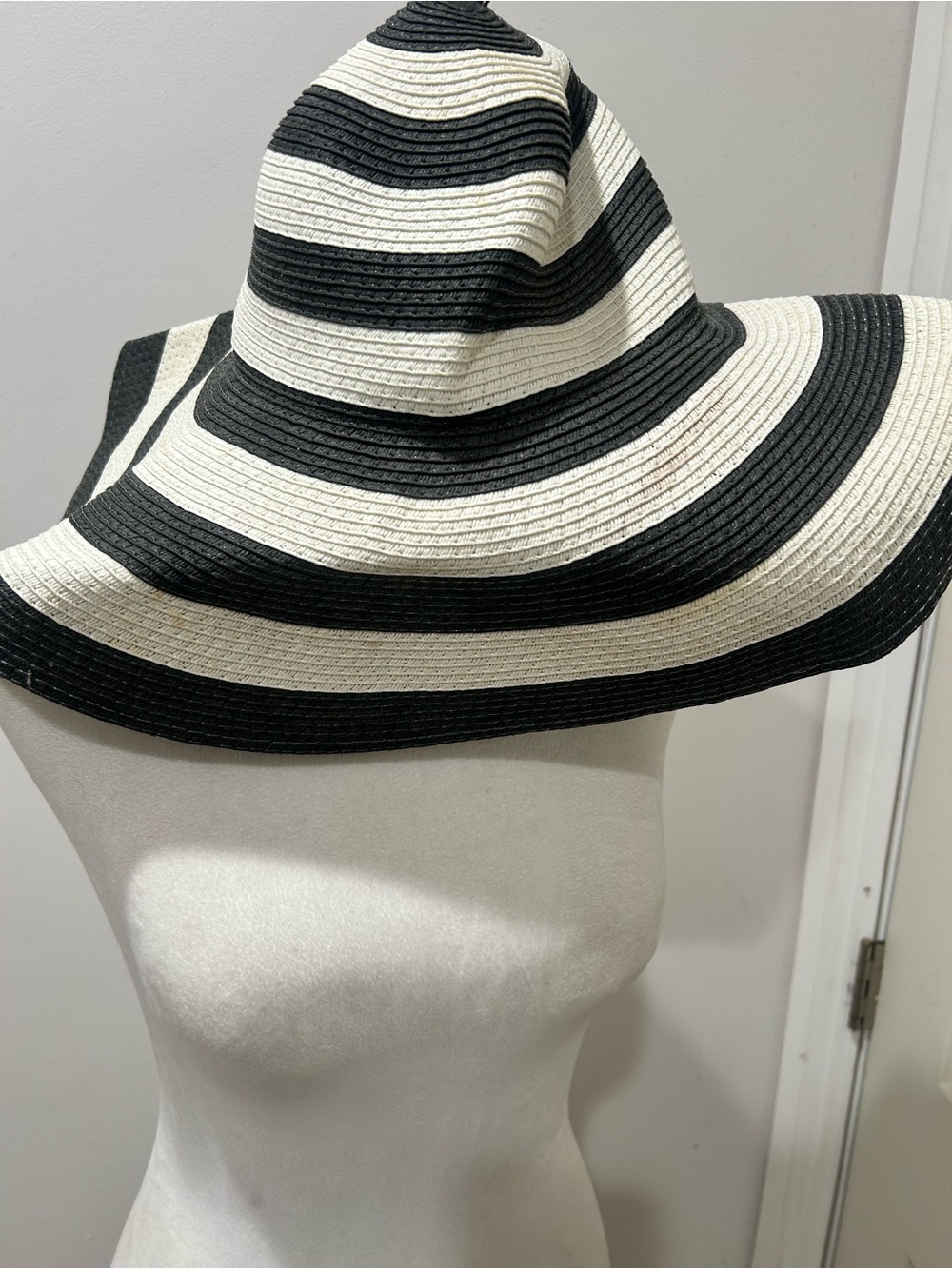 a new day Black and White Wide-Brim Straw Sun Hat